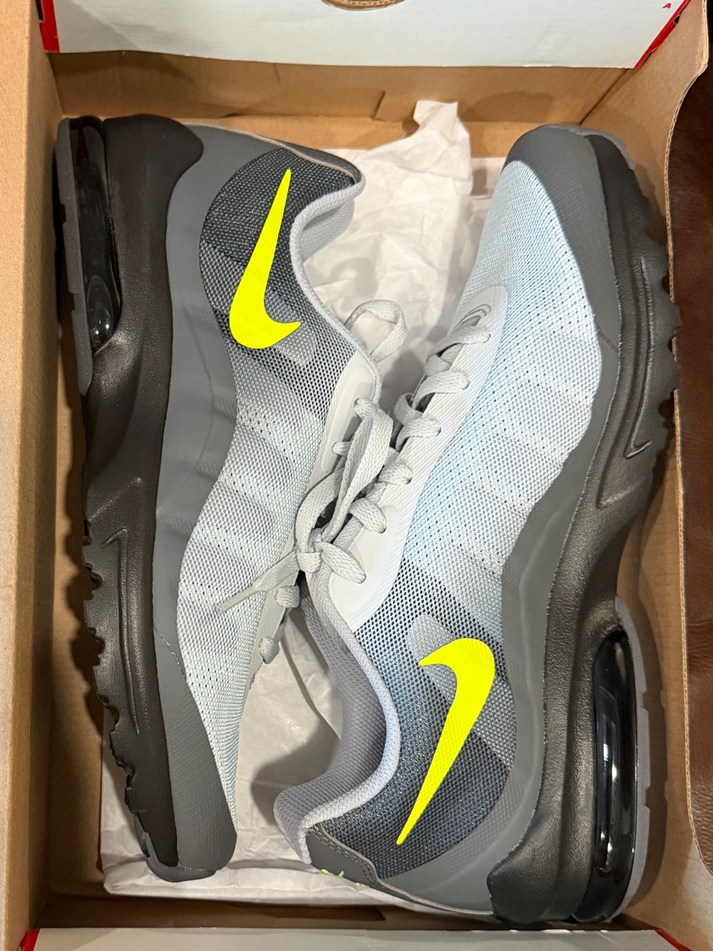 Nike Men’s Grey Sneakers with Neon Yellow Swoosh